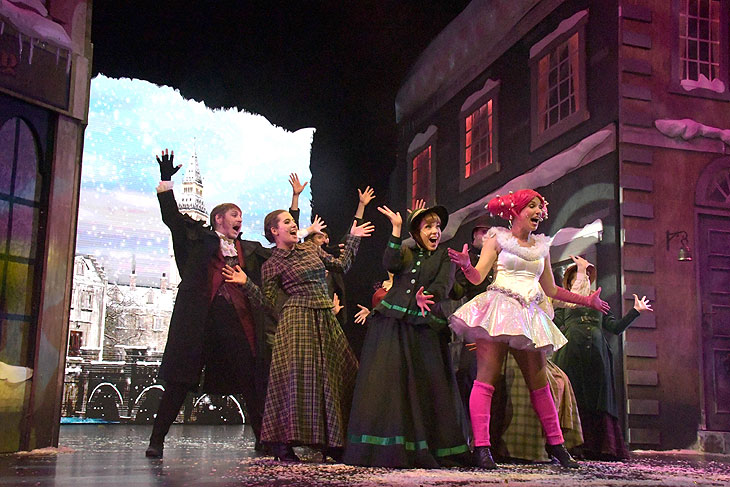 Das Musical "eine Weihnachtsgeschichte" begeisterte bei der Premiere am 27.11.2024 im Deutschen Theater die Gäste (©Foto: Ingrid Grossmann) 
